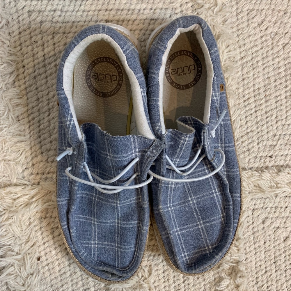 hey dude wally women plaid blue size 7 euro 38 shoes